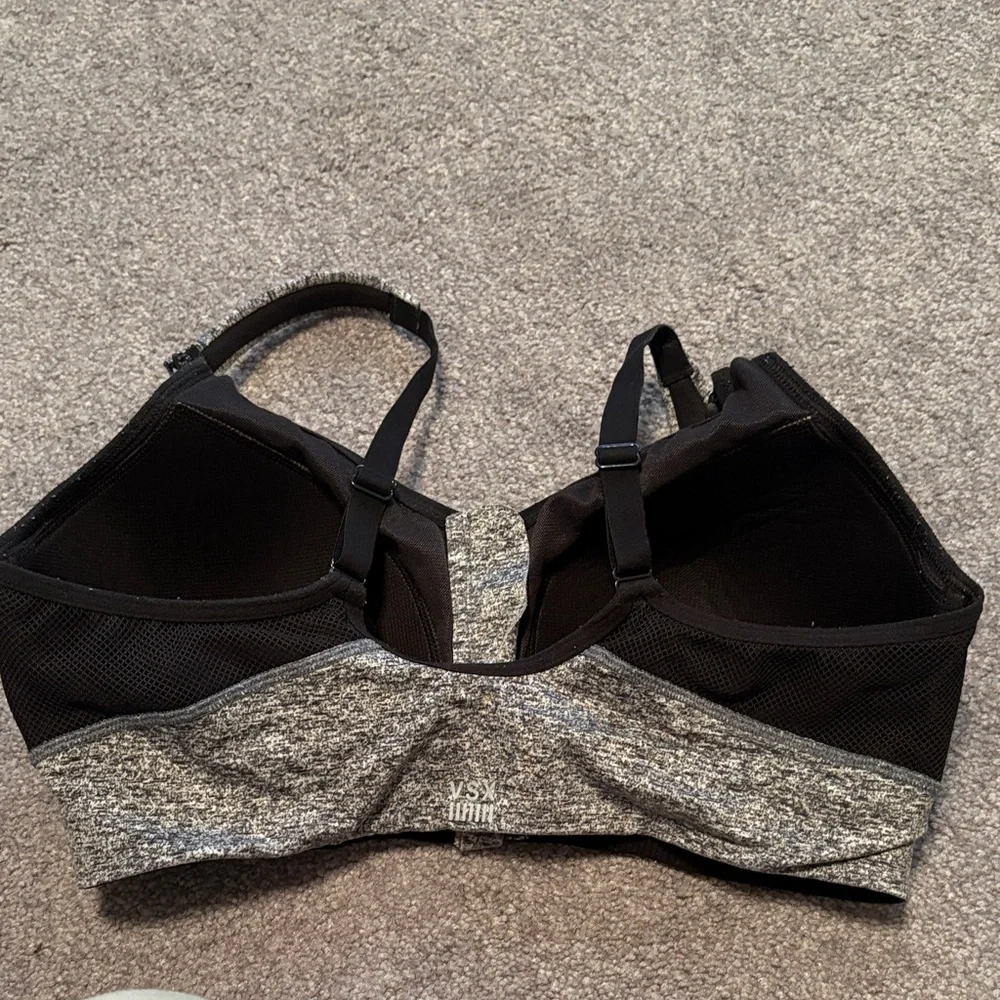 Victoria's Secret Zipper Sports Bra - Picture 3 of 8